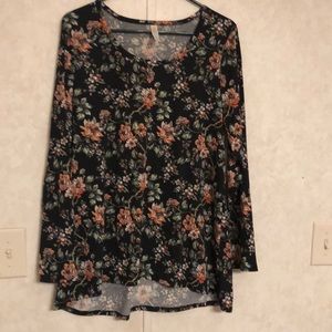 Brand new with tag XL Lynnae By Lularoe.